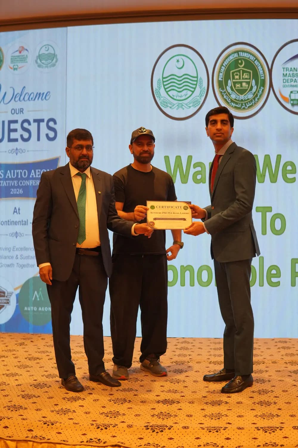 An Auto Aeon franchise partner receiving their certificate on stage
